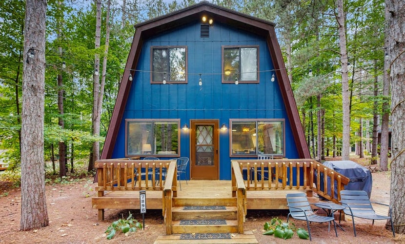 Spacious chalet with deck, grill & firepit w/ Crystal Mountain Amenities