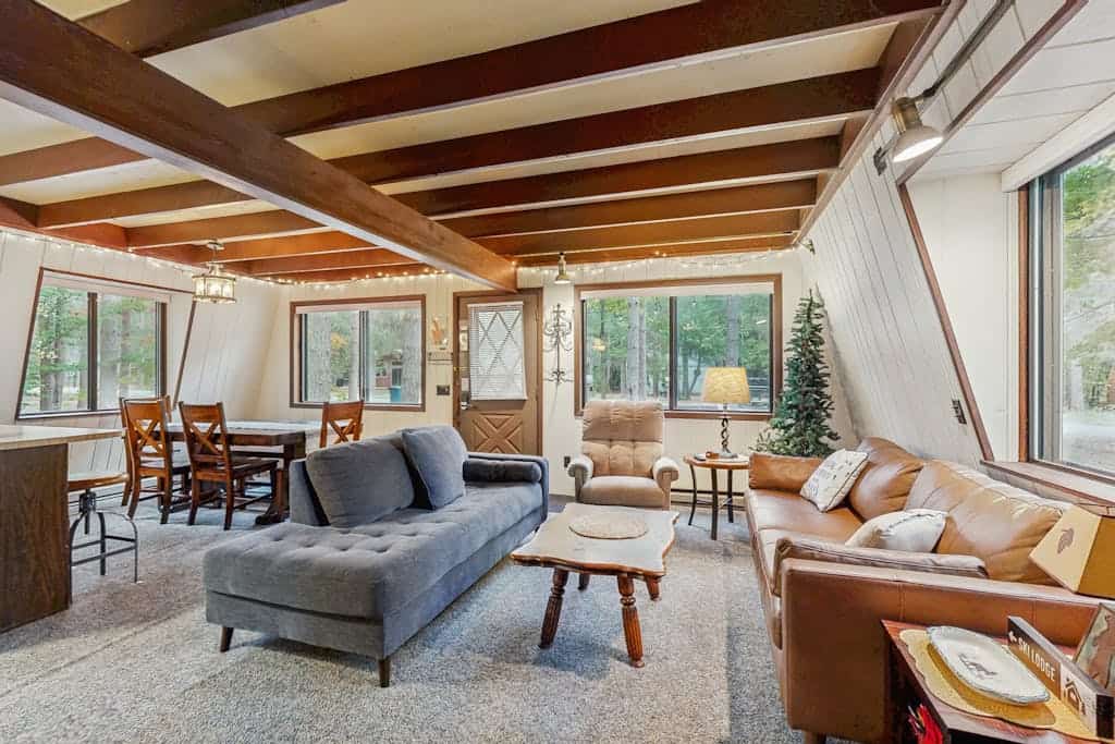 Spacious chalet with deck, grill & firepit w/ Crystal Mountain Amenities