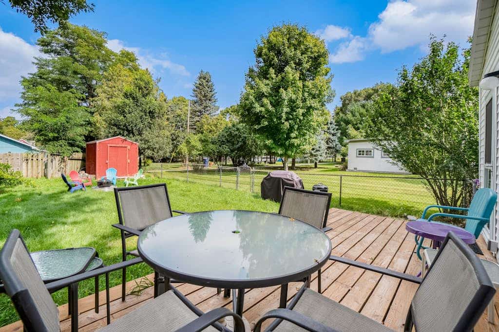 Dog-friendly cottage with fenced yard, firepit, W/D, & WiFi - walkable location