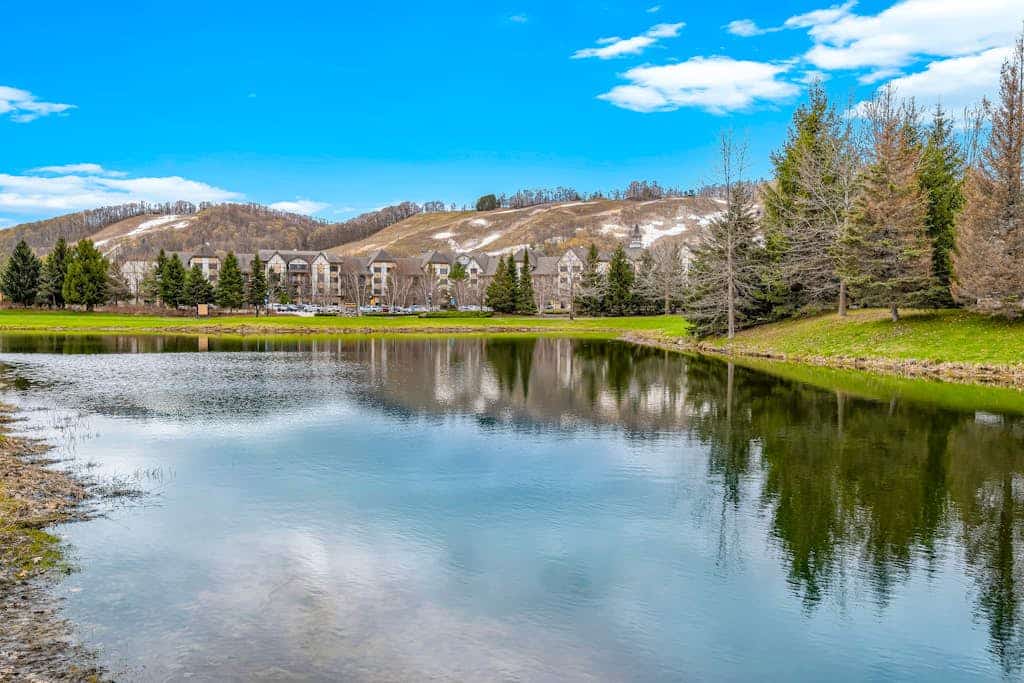 Exquisite dog-friendly condo with pool, tennis, hot tub, skiing, & central AC