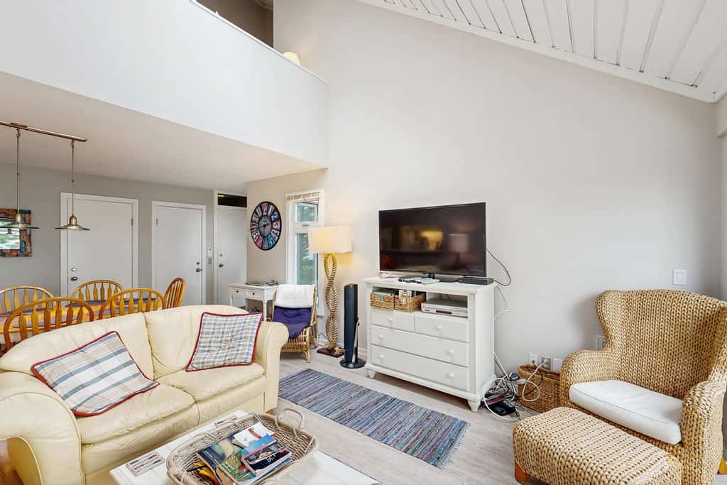 Beautiful beachfront townhouse with deck, water views, community firepit