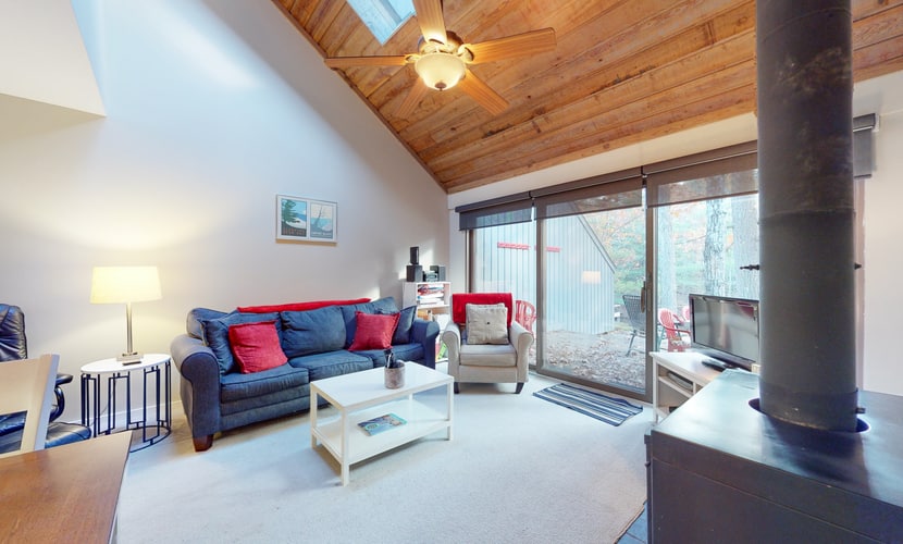 River-view townhouse with Lake Michigan access, deck, fireplace, and cable