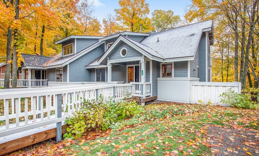 Lovely home near the slopes w/ private deck, spacious design, and hot tub nearby