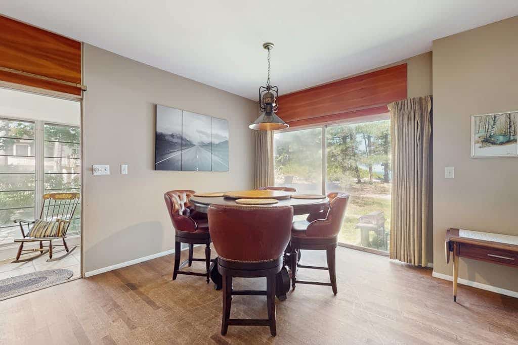 Rustic beach cottage with partial lake views, grill, & WiFi - great location
