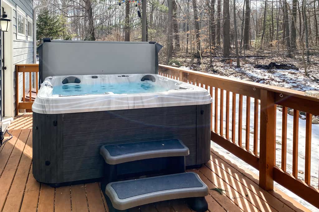 Fantastic family home near the lake with WiFi and large deck