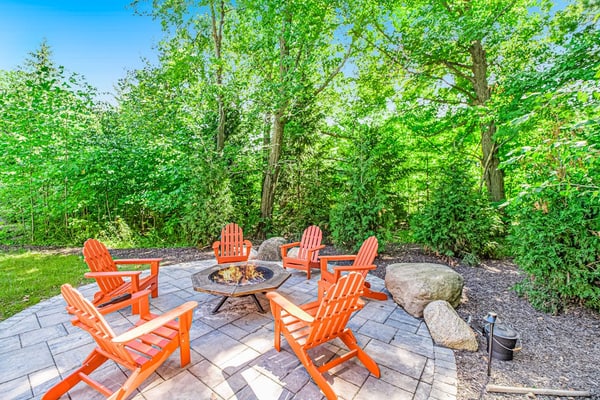 Fantastic family home near the lake with WiFi and large deck