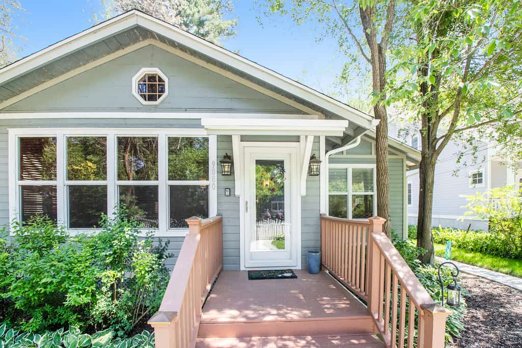 Main Home & Cozy Guest House w/ Two Full Kitchens & Free WiFi - Walk to Beach