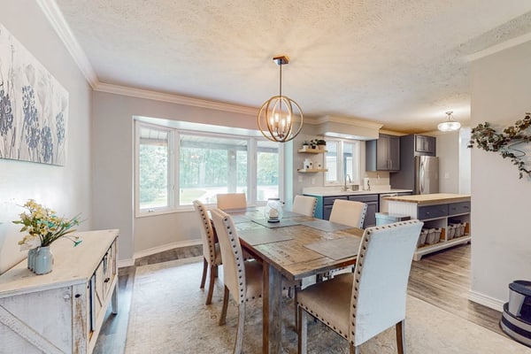 Serene Home with Fire pit, Gas Grill, WIFI & Close to Beach