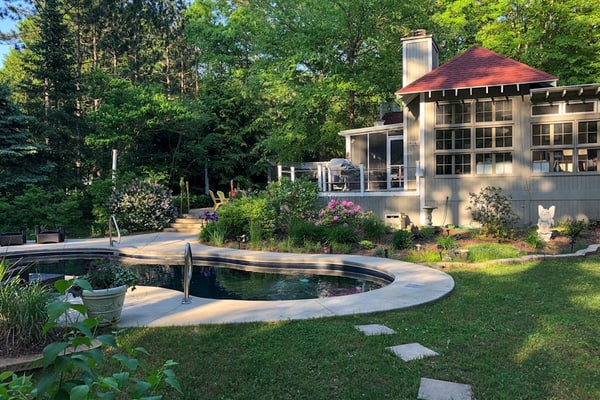 Secluded, charming home with in-ground pool, hot tub, firepit & high-speed WiFi