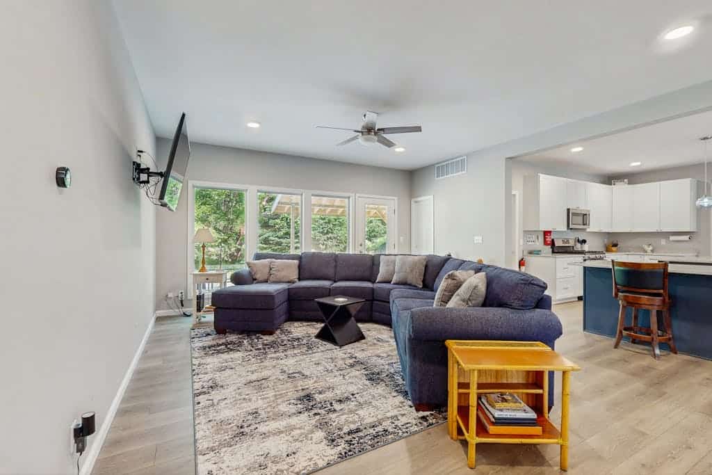 Modern Harbor County Home w/ hot tub, ping-ping, patio, grill, & walk to beach!
