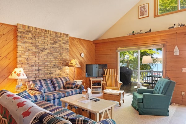 Cottage with lake views, private dock & firepit - near public boat launch