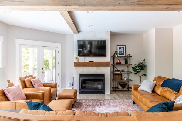 Dog-friendly house with private heated outdoor pool, hot tub & Ping-Pong