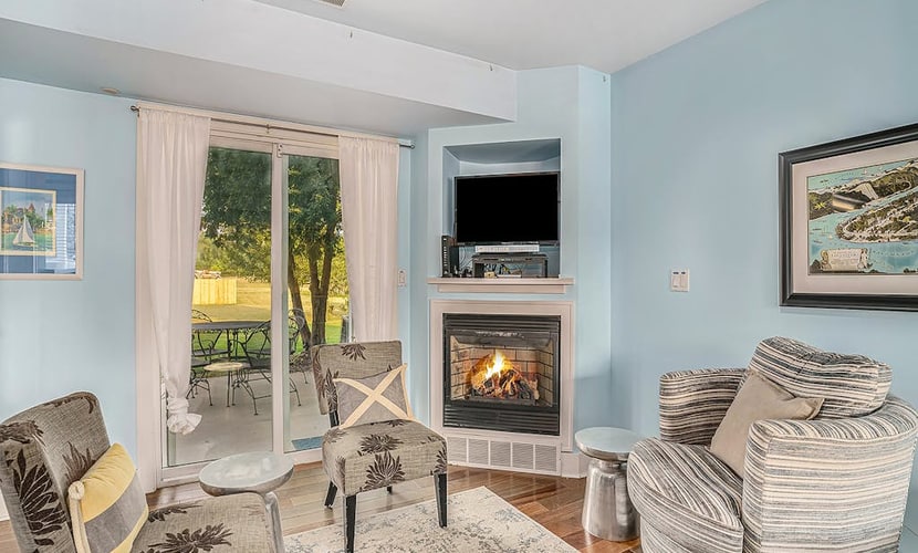 Stylish Dog-Friendly Condo W/ Free Wifi, Patio, Outdoor Pool