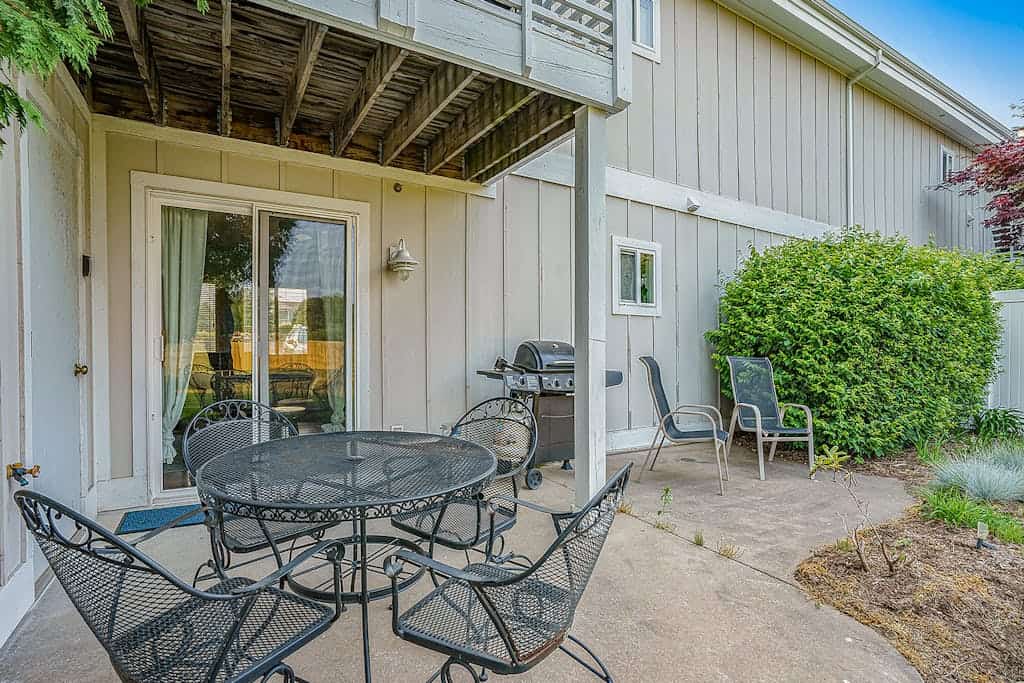 Stylish Dog-Friendly Condo W/ Free Wifi, Patio, Outdoor Pool