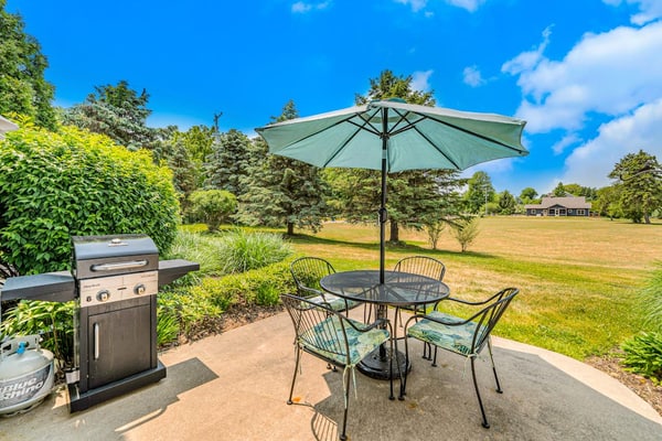 Updated condo with well-equipped kitchen, pool, firepits, grill, & gas fireplace