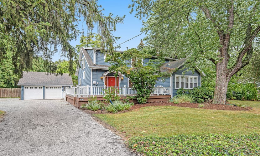 Stylish & Well-Equipped Home with Private Outdoor Pool, WiFi, Deck, Gas Grill