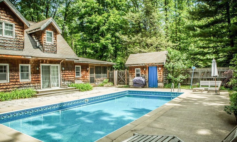 Dog-friendly home w/private heated pool, free WiFi, gas grill, & washer/dryer