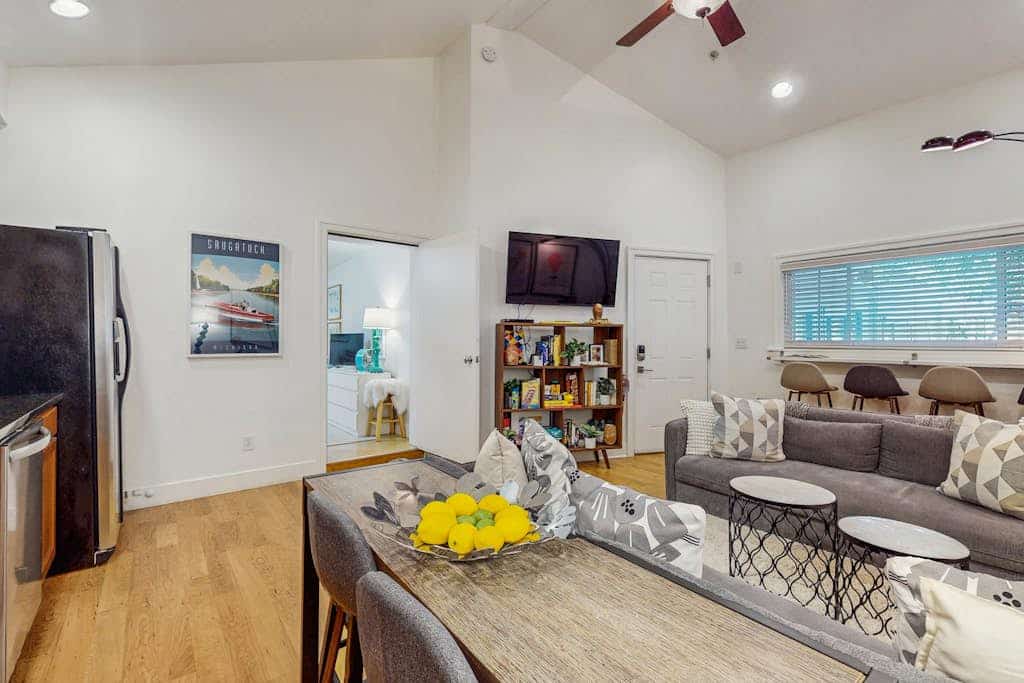 Hip, Cozy Garden & Lakeview Home w/Kitchenette, Furnished Patio, Great Location