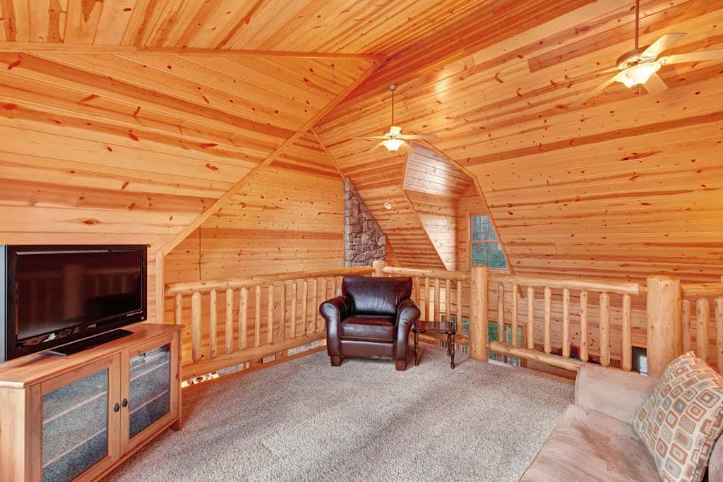 Kingfisher Cove Cabin 28