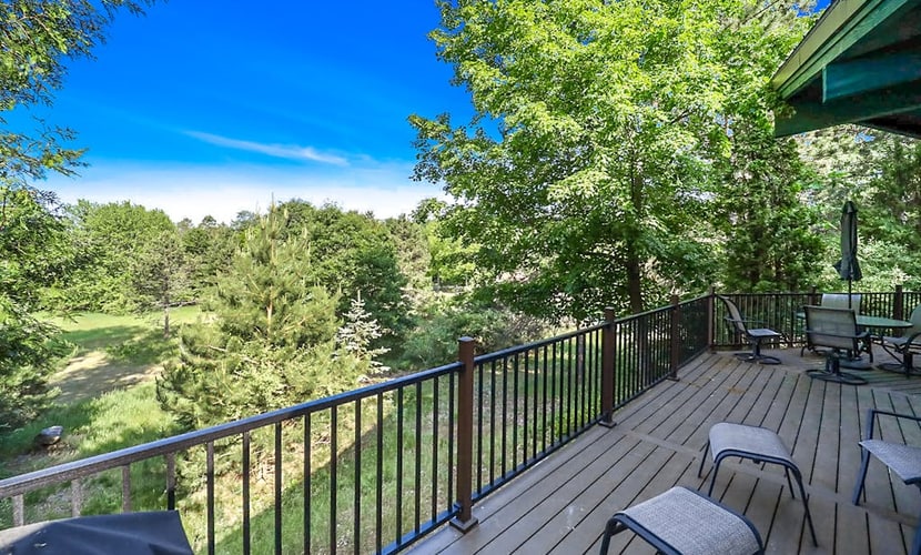 Warm & inviting retreat with a washer/dryer, central AC, fast WiFi, & gas grill