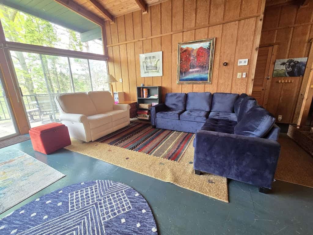 Warm & inviting retreat with a washer/dryer, central AC, fast WiFi, & gas grill