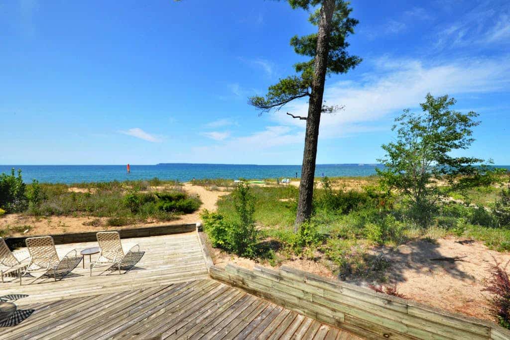 Lower-level beachfront condo with deck, fireplace, washer/dryer, central AC