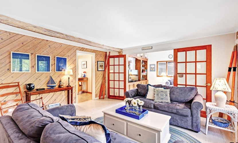 Spacious home under a mile to Douglas Beach Great for families or groups