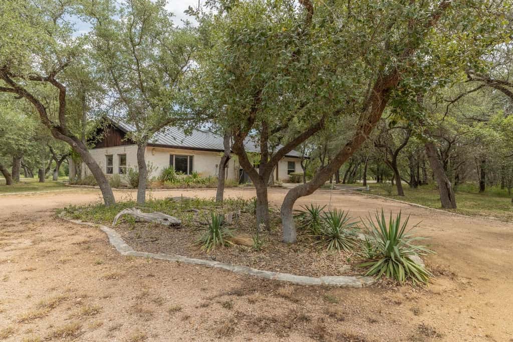 Triple 3 Ranch | Pool, Tennis & Pickleball Retreat