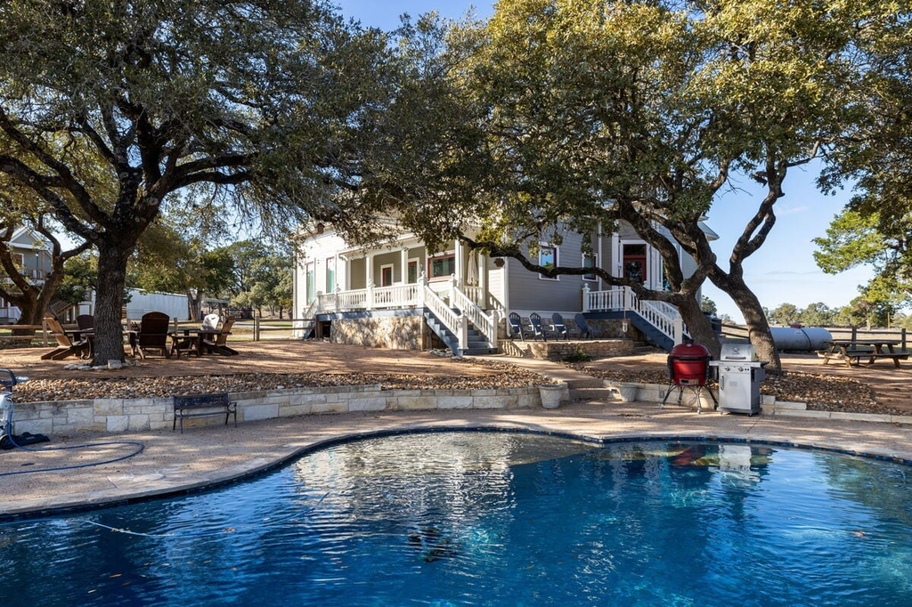 Unique Victorian Estate - The Llama Ranch