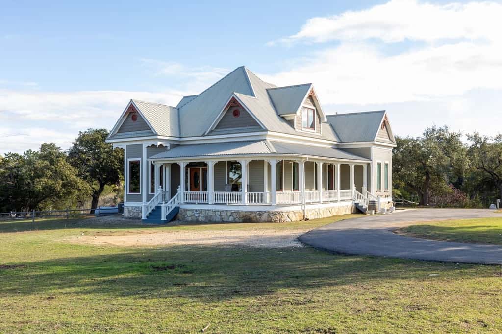 Unique Victorian Estate - The Llama Ranch