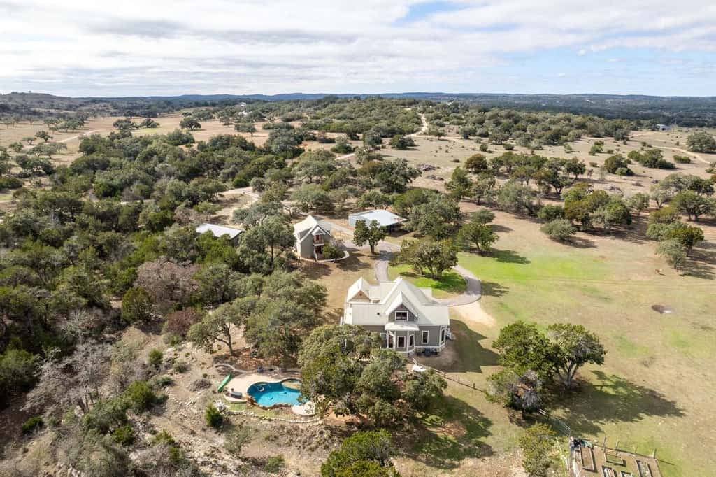 Unique Victorian Estate - The Llama Ranch