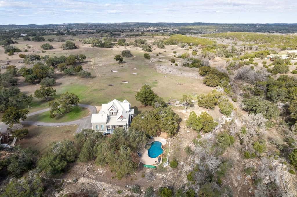 Unique Victorian Estate - The Llama Ranch