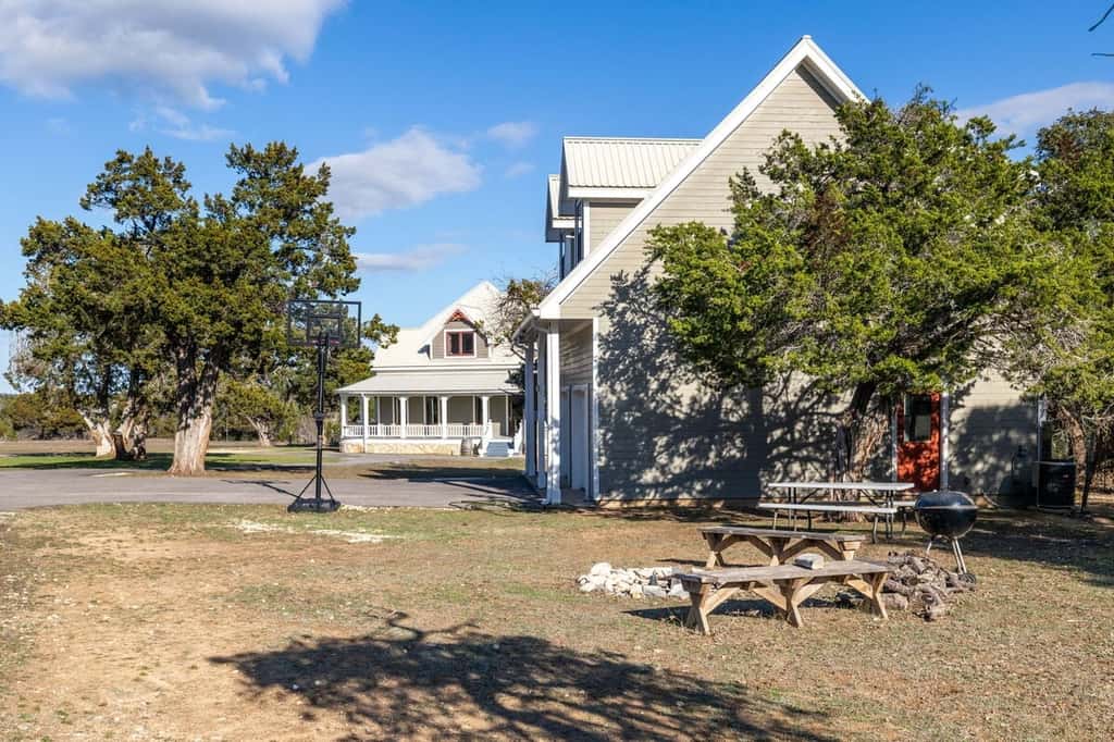 Unique Victorian Estate - The Llama Ranch