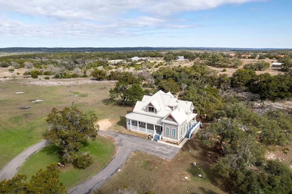 Unique Victorian Estate - The Llama Ranch