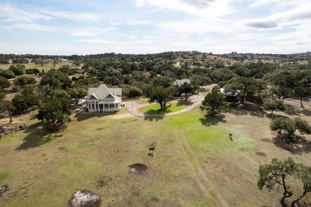 Unique Victorian Estate - The Llama Ranch