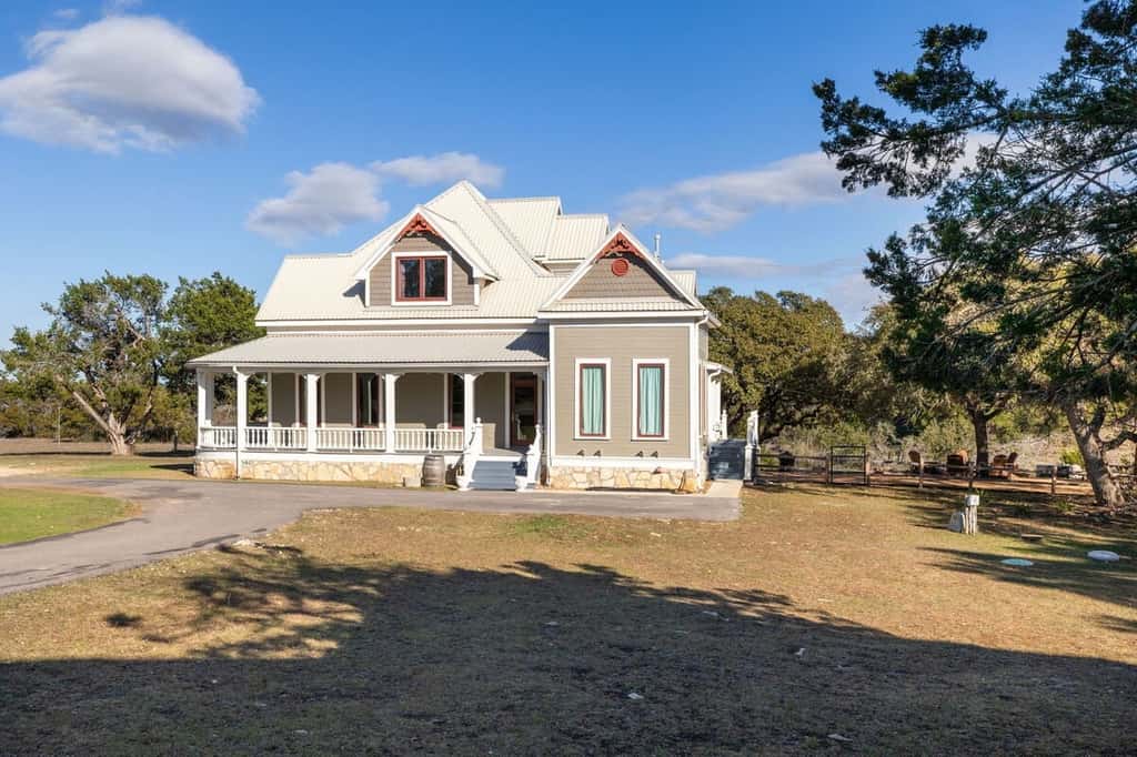 Unique Victorian Estate - The Llama Ranch