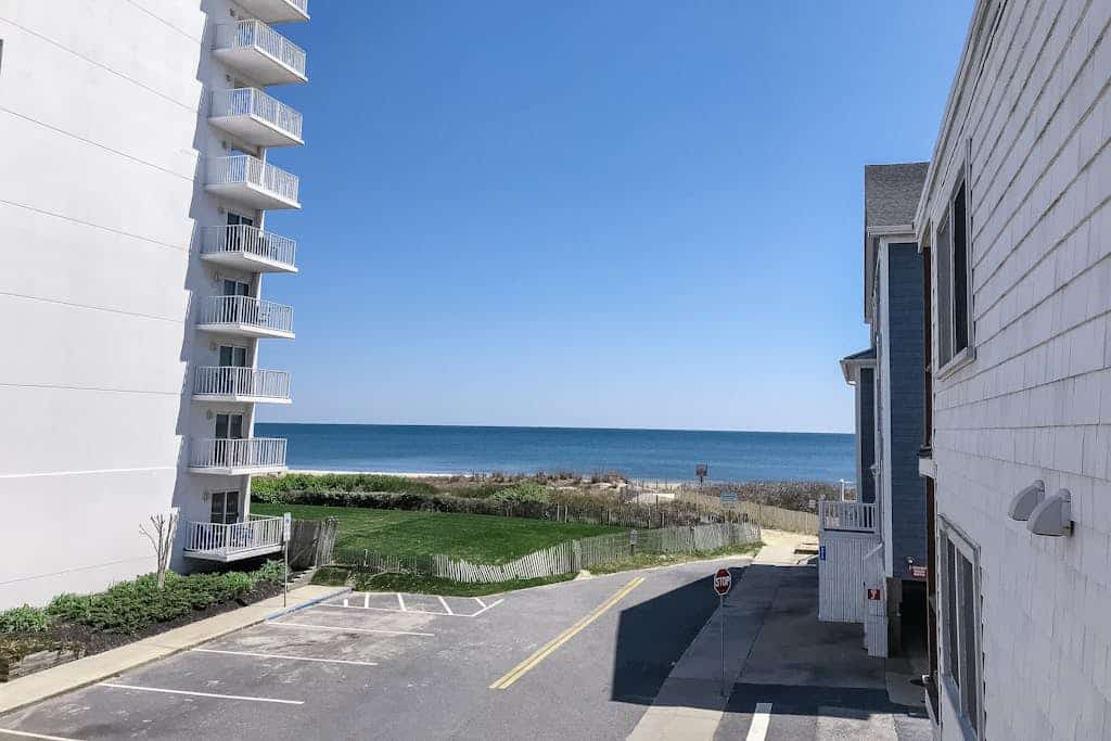 Dreamy Coastal Home W/ Private Balcony, Water Views, Beach Access & Free WiFi