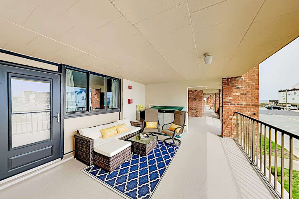 Updated Colonial Condo | Patio, Smart TV & Beach Gear | 200’ to Beach