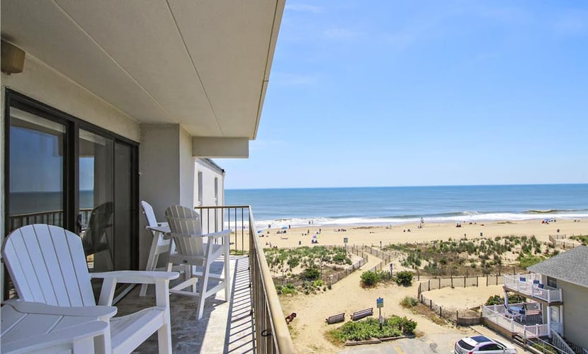 Coastal Condo w/Side Ocean Views, Balcony, Shared Pool, Private W/D, Free WiFi