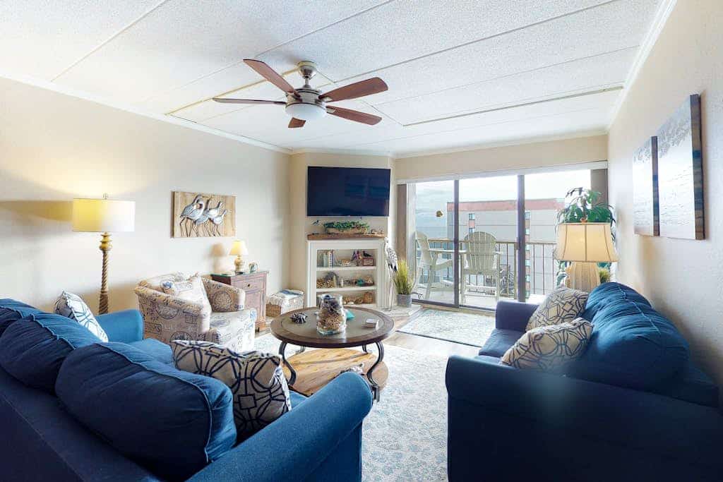 Coastal Condo w/Side Ocean Views, Balcony, Shared Pool, Private W/D, Free WiFi
