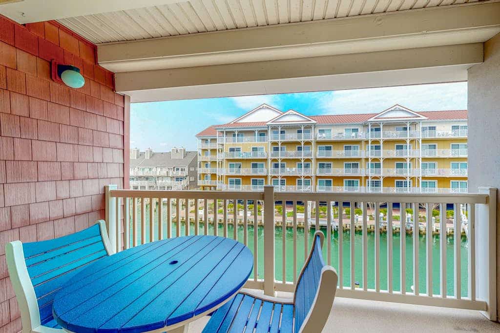 Third-floor bayfront condo with fast WiFi & balcony with views - near boardwalk