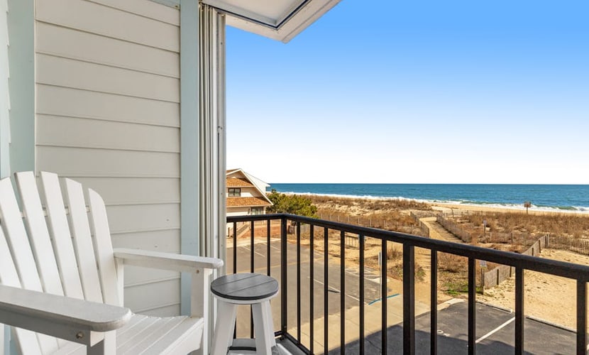 Oceanfront Tide's Edge condo with balcony & boardwalk - walkable locale