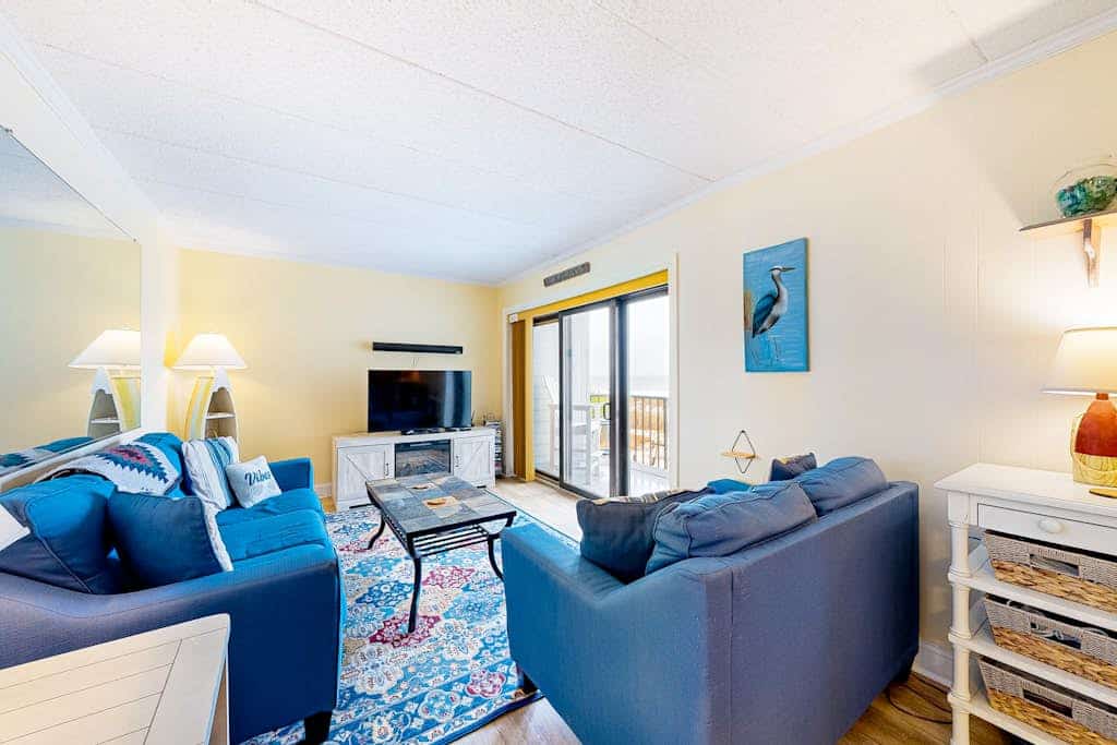 Oceanfront Tide's Edge condo with balcony & boardwalk - walkable locale