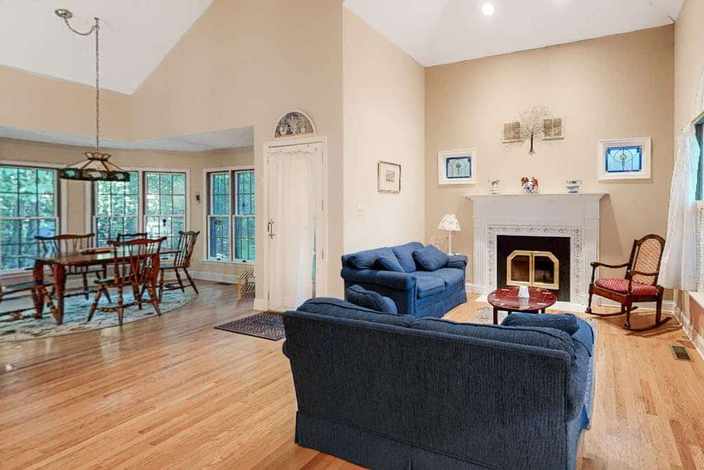 Ocean Pines Home with Central AC, Porch, Balcony, WiFi & Community Pool Access