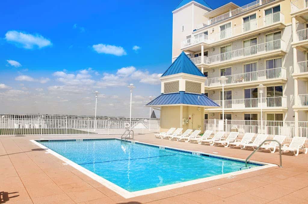 Fantastic Condo Right On Boardwalk w/Ocean Views From Balcony, Shared Pool, WiFi