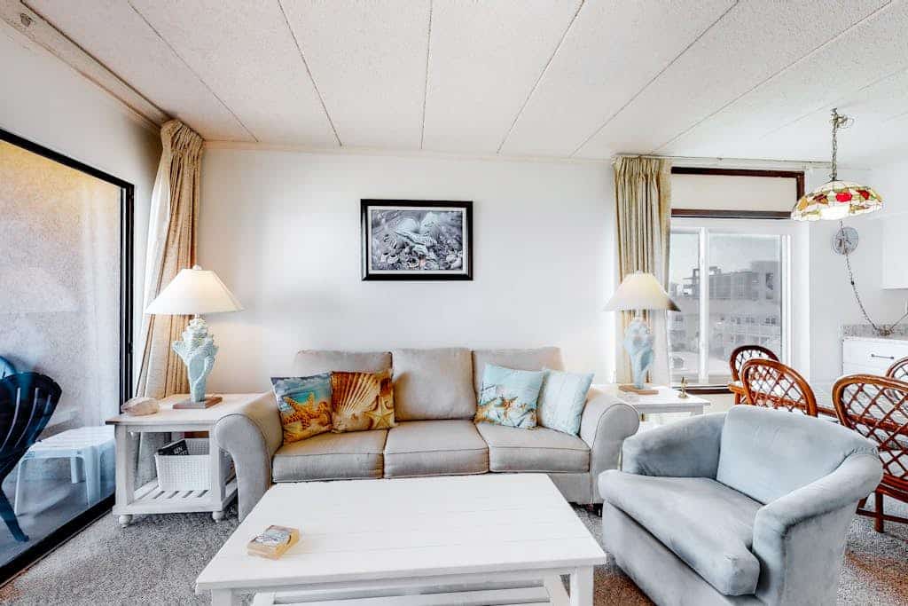 Beachfront End Condo w/Private Balcony, Central A/C, Washer/Dryer, Free WiFi