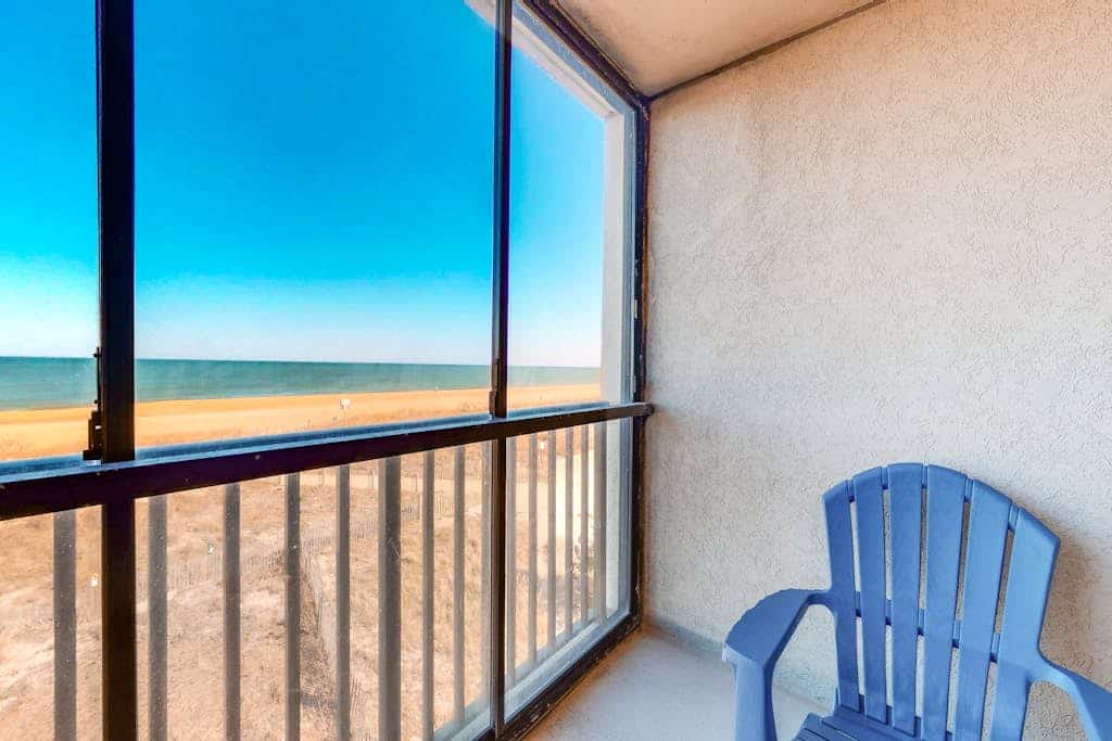 Beachfront End Condo w/Private Balcony, Central A/C, Washer/Dryer, Free WiFi