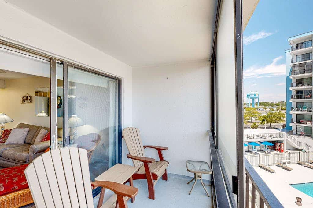 Family-Friendly Condo near the Ocean w/Balcony, Free WiFi, A/C, Shared Pool