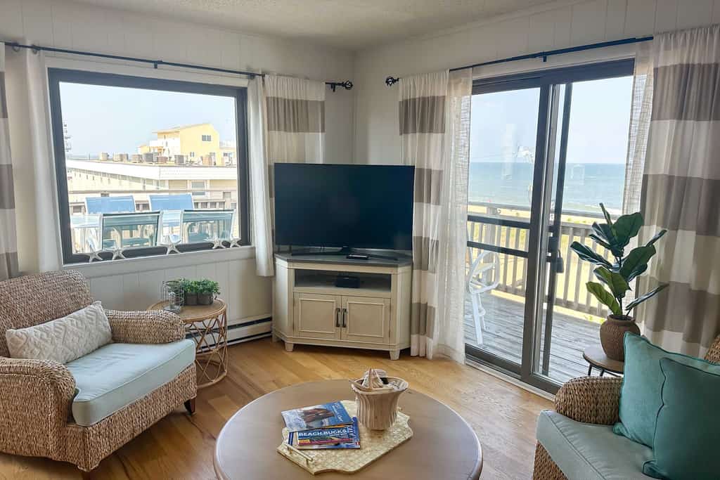 Midtown sunny condo with Decks | Sunrise & Sunset • Steps to Beach & Eats