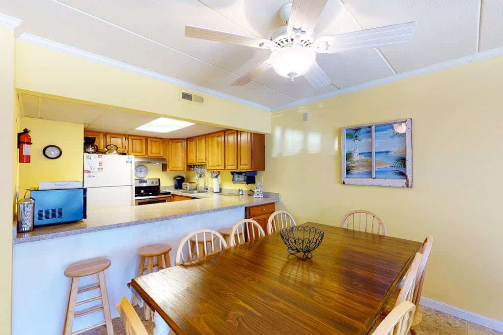 Convenient Condo w/Side Ocean Views, Balcony, Shared Pool, A/C, Free WiFi